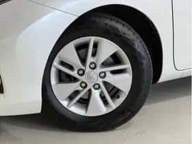 Toyota Auris (2013) thumbnail 5