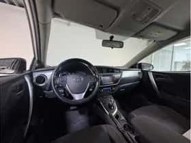 Toyota Auris (2013) thumbnail 9