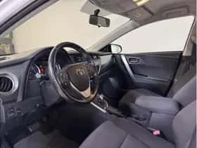 Toyota Auris (2013) thumbnail 10