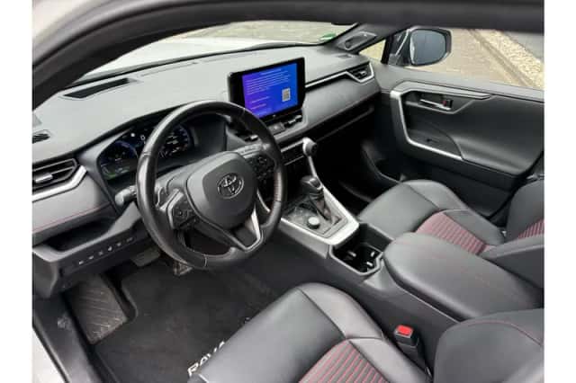 Toyota RAV4 (2024) thumbnail 2