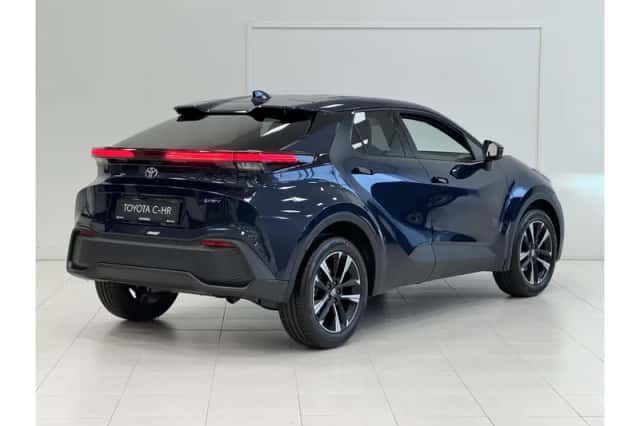 Toyota C-HR (2025) thumbnail 3