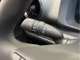 Toyota C-HR (2025) thumbnail 24