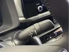 Toyota C-HR (2025) thumbnail 25