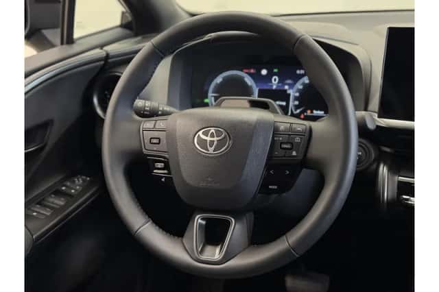 Toyota C-HR (2025) thumbnail 4
