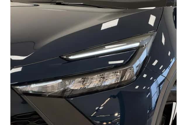 Toyota C-HR (2025) thumbnail 6