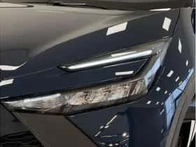 Toyota C-HR (2025) thumbnail 6
