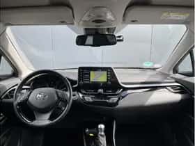 Toyota C-HR (2021) thumbnail 3