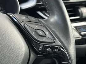 Toyota C-HR (2021) thumbnail 30