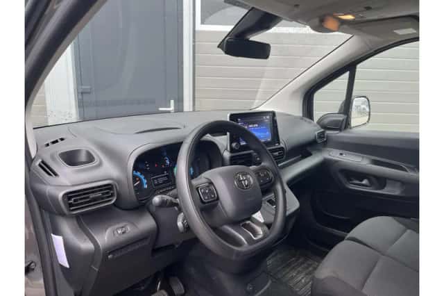 Toyota Proace (2023) thumbnail 3