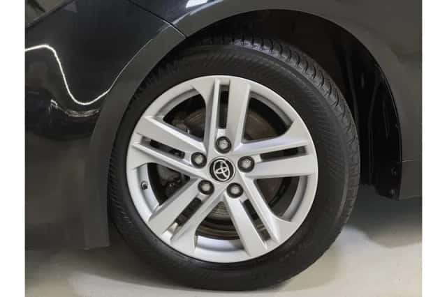 Toyota Corolla (2021) thumbnail 5