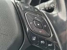 Toyota C-HR (2018) thumbnail 17