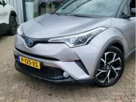 Toyota C-HR (2018) thumbnail 3