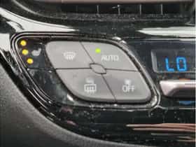 Toyota C-HR (2018) thumbnail 21