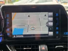 Toyota C-HR (2018) thumbnail 23
