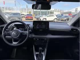 Toyota Yaris (2022) thumbnail 2