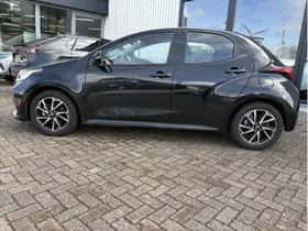 Toyota Yaris (2022) thumbnail 3