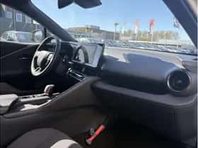 Toyota C-HR (2025) thumbnail 2