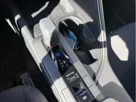 Toyota C-HR (2025) thumbnail 16