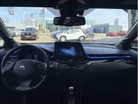 Toyota C-HR (2017) thumbnail 2