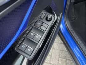 Toyota C-HR (2017) thumbnail 12
