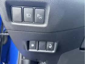 Toyota C-HR (2017) thumbnail 13