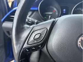 Toyota C-HR (2017) thumbnail 15