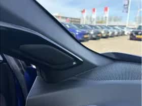 Toyota C-HR (2017) thumbnail 22