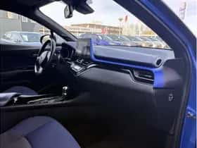 Toyota C-HR (2017) thumbnail 8