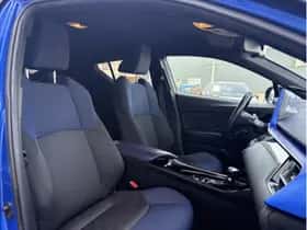 Toyota C-HR (2017) thumbnail 9