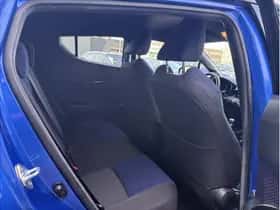 Toyota C-HR (2017) thumbnail 10