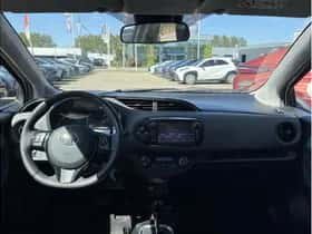 Toyota Yaris (2019) thumbnail 2