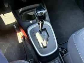 Toyota Yaris (2019) thumbnail 16