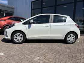 Toyota Yaris (2019) thumbnail 3