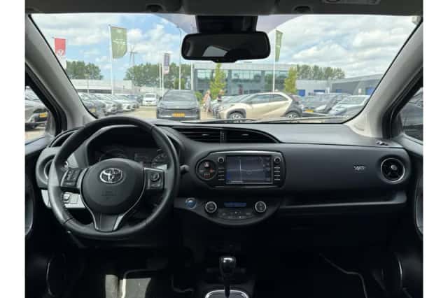 Toyota Yaris (2020) thumbnail 2