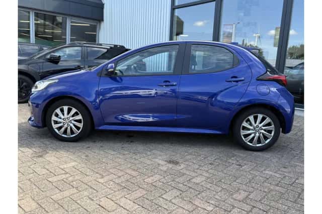 Toyota Yaris (2023) thumbnail 3