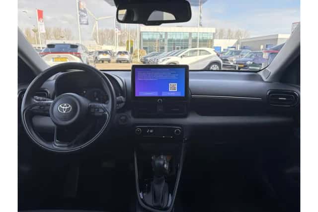 Toyota Yaris (2024) thumbnail 2
