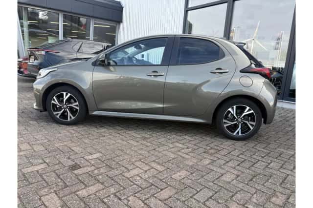 Toyota Yaris (2024) thumbnail 3