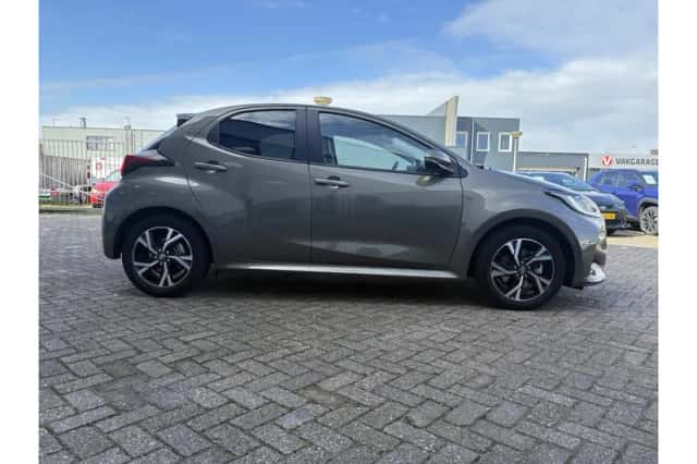 Toyota Yaris (2024) thumbnail 5