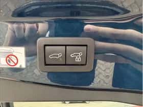 Toyota C-HR (2025) thumbnail 12