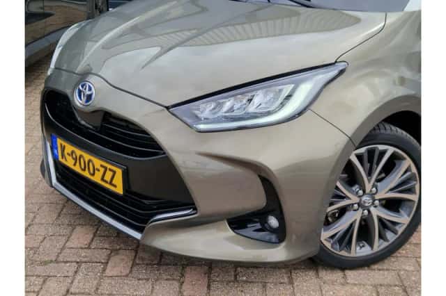 Toyota Yaris (2021) thumbnail 3