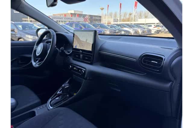 Toyota Yaris (2025) thumbnail 2