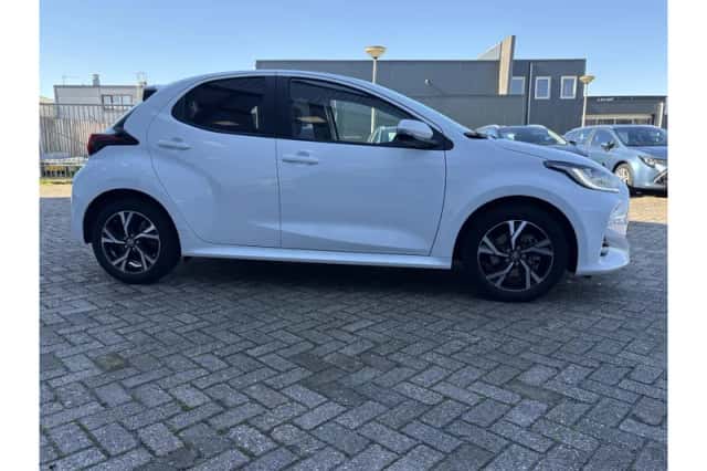 Toyota Yaris (2025) thumbnail 5
