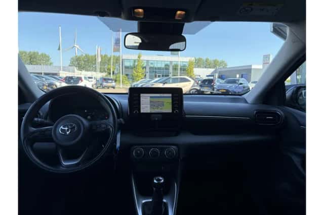 Toyota Yaris (2023) thumbnail 2