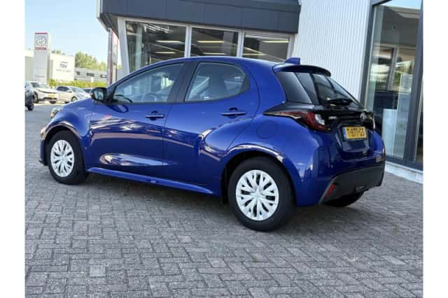 Toyota Yaris (2023) thumbnail 4