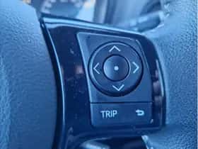 Toyota Yaris (2018) thumbnail 17