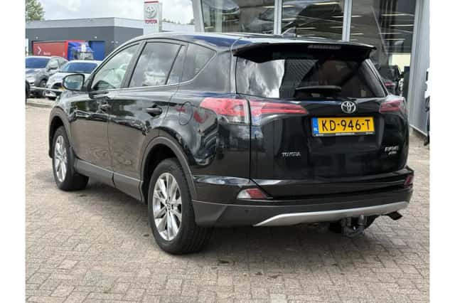 Toyota RAV4 (2016) thumbnail 4