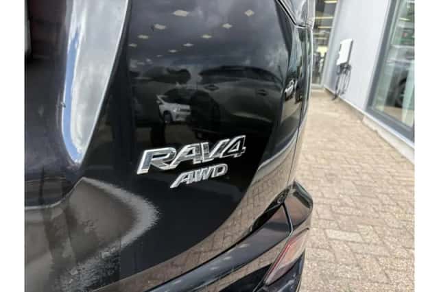 Toyota RAV4 (2016) thumbnail 5