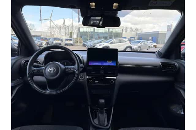 Toyota Yaris Cross (2024) thumbnail 2