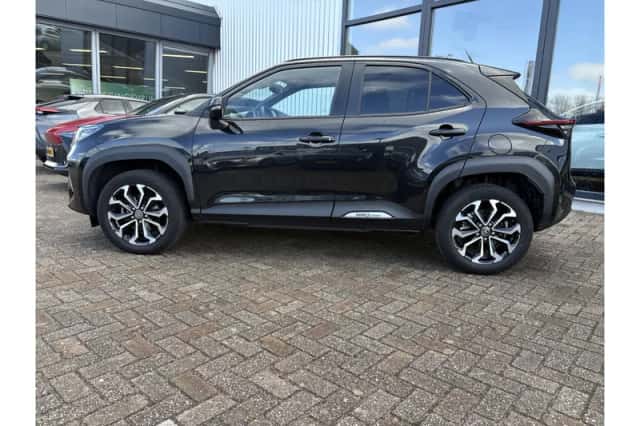 Toyota Yaris Cross (2024) thumbnail 3