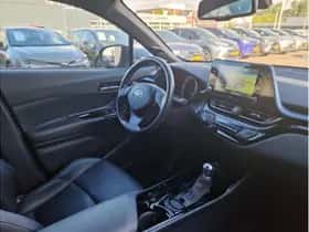Toyota C-HR (2020) thumbnail 6
